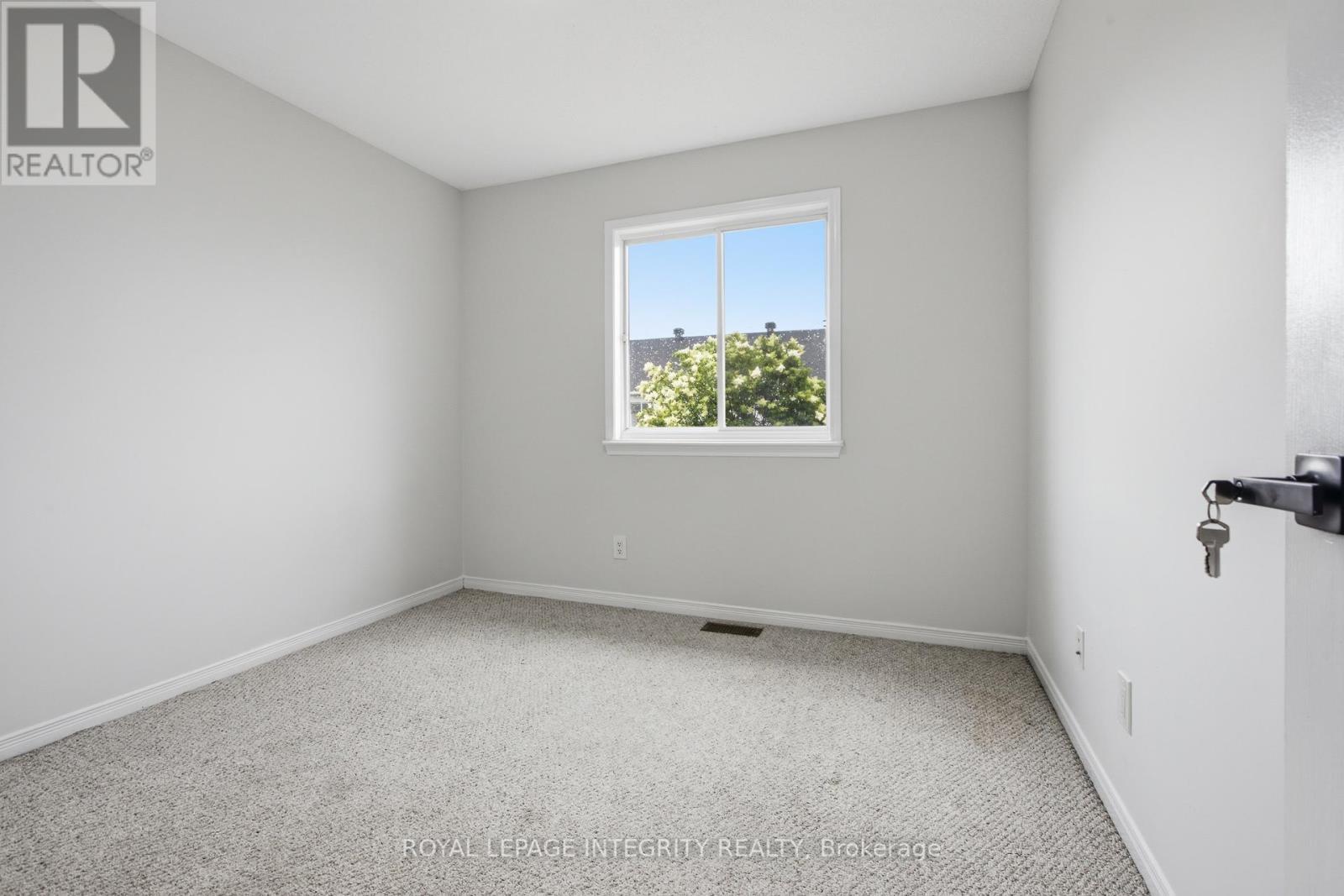 92 Inverkip Avenue, Ottawa, ON