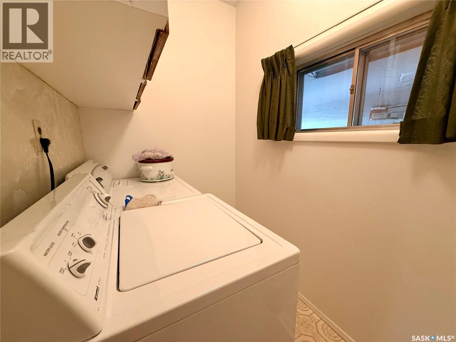 201 3Rd Street E, Ponteix, SK