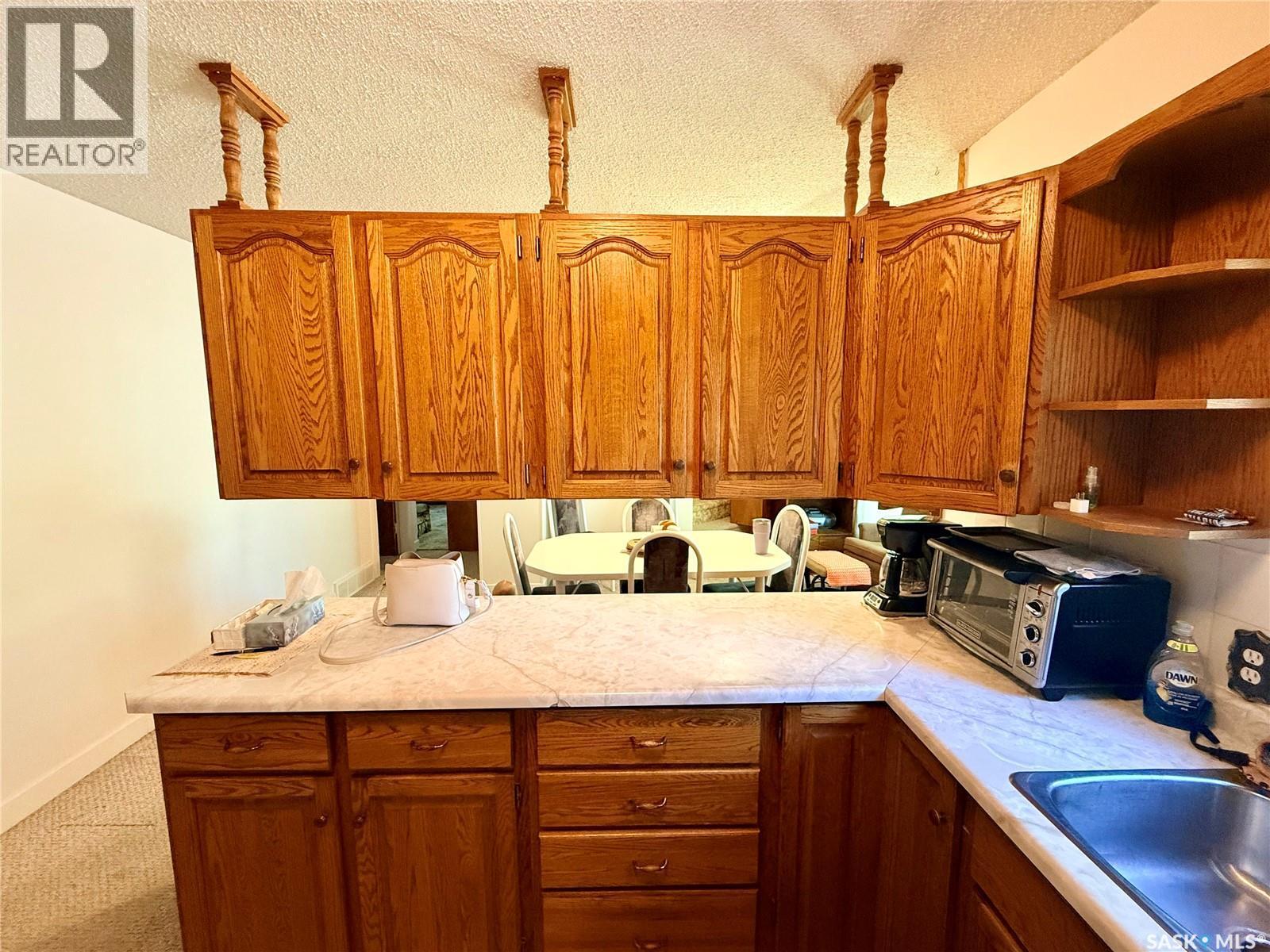 201 3Rd Street E, Ponteix, SK