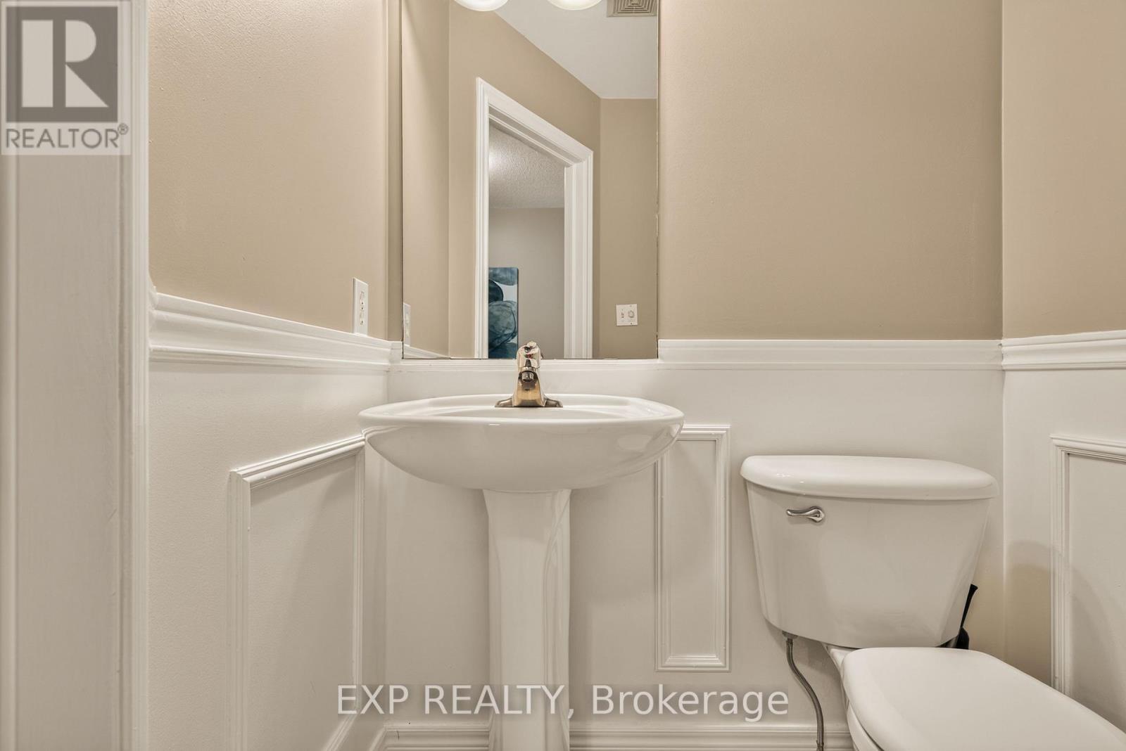 Main Flr 2-pc washroom - 72 Etherington Crescent, Hamilton, ON