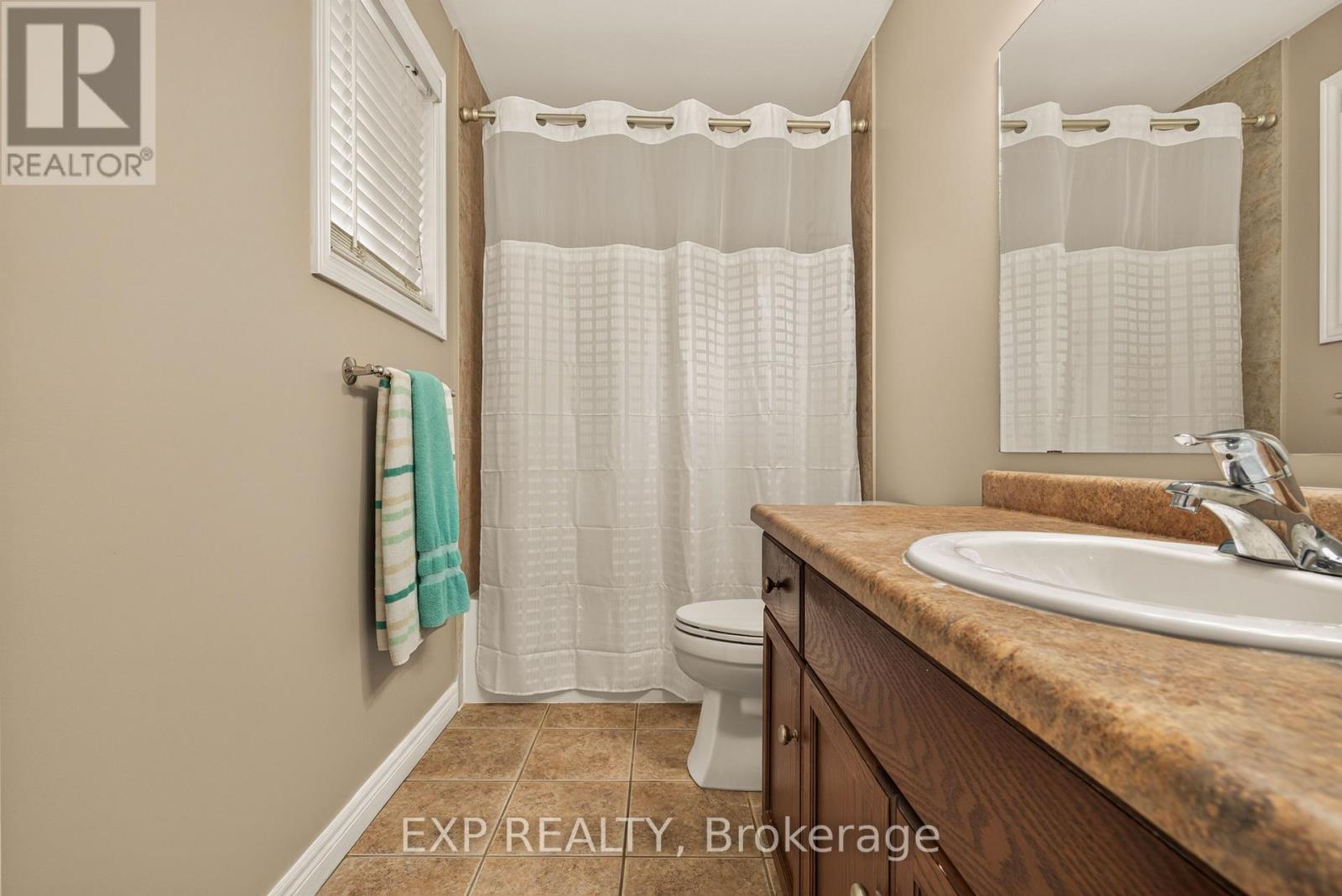 Primary Ensuite - 72 Etherington Crescent, Hamilton, ON