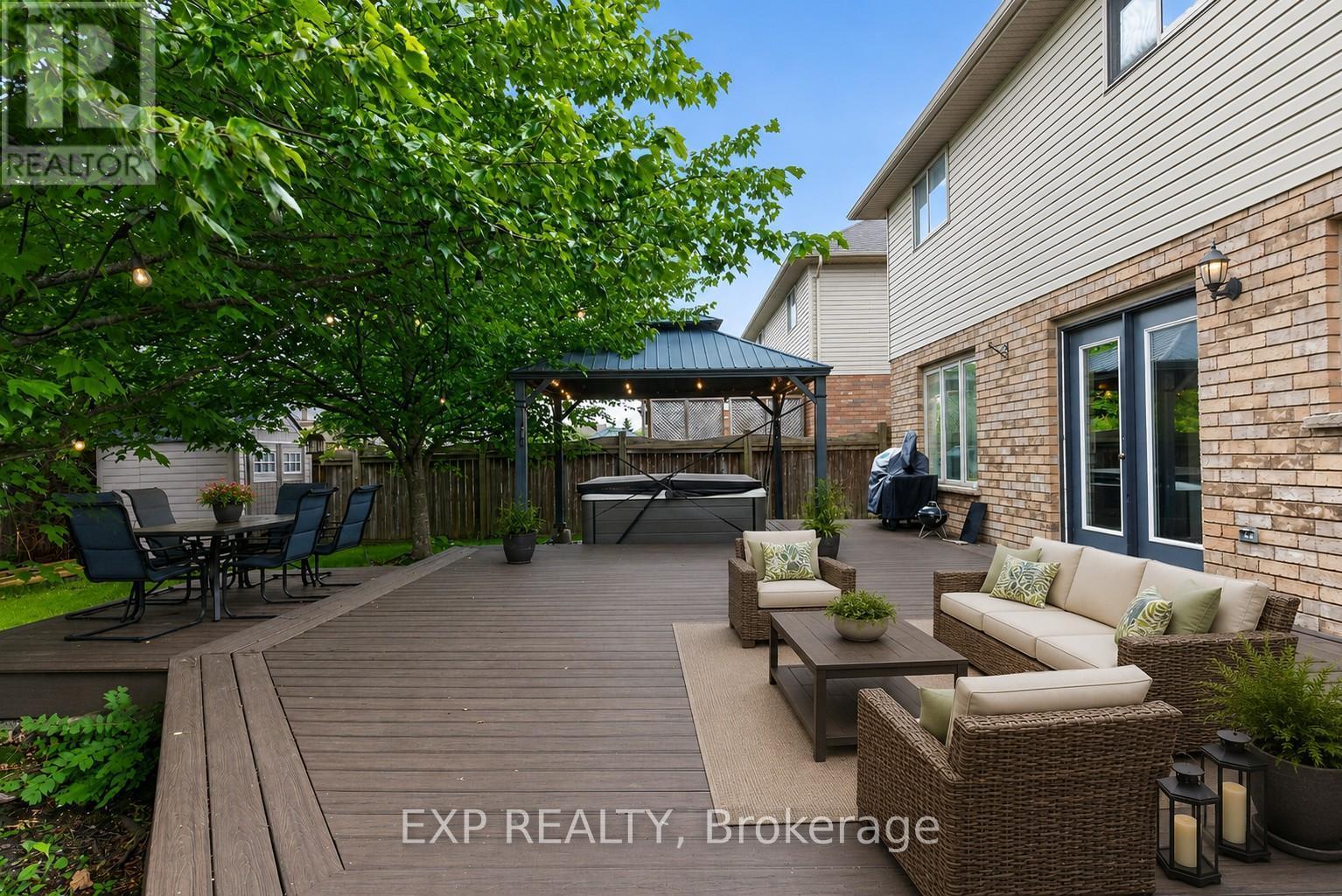 Digitaly Staged - 72 Etherington Crescent, Hamilton, ON
