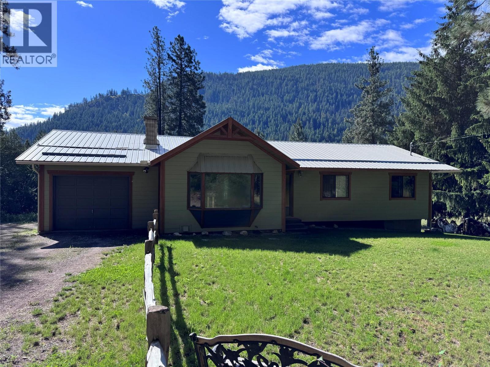 725 3 Highway, Cascade, BC