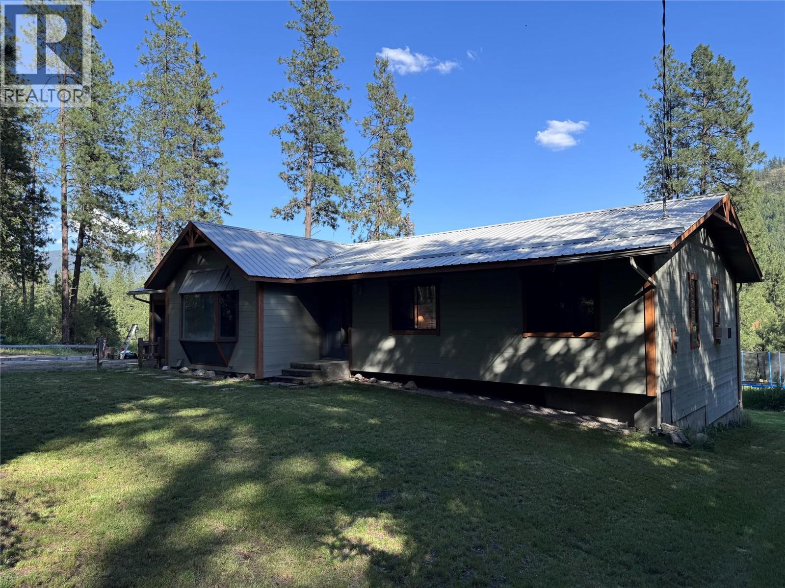 725 3 Highway, Cascade, BC