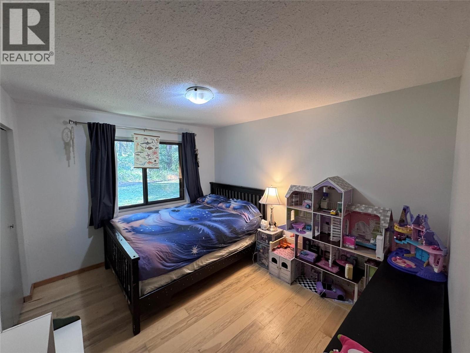 725 3 Highway, Cascade, BC