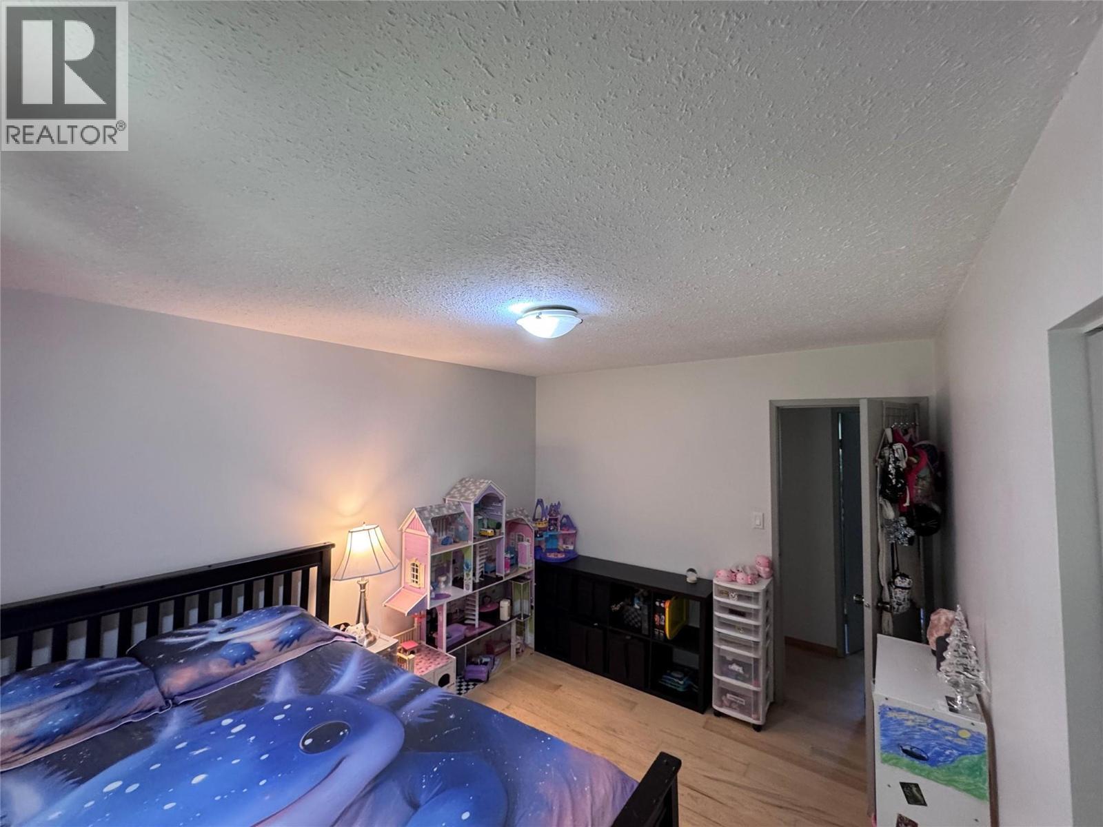 725 3 Highway, Cascade, BC