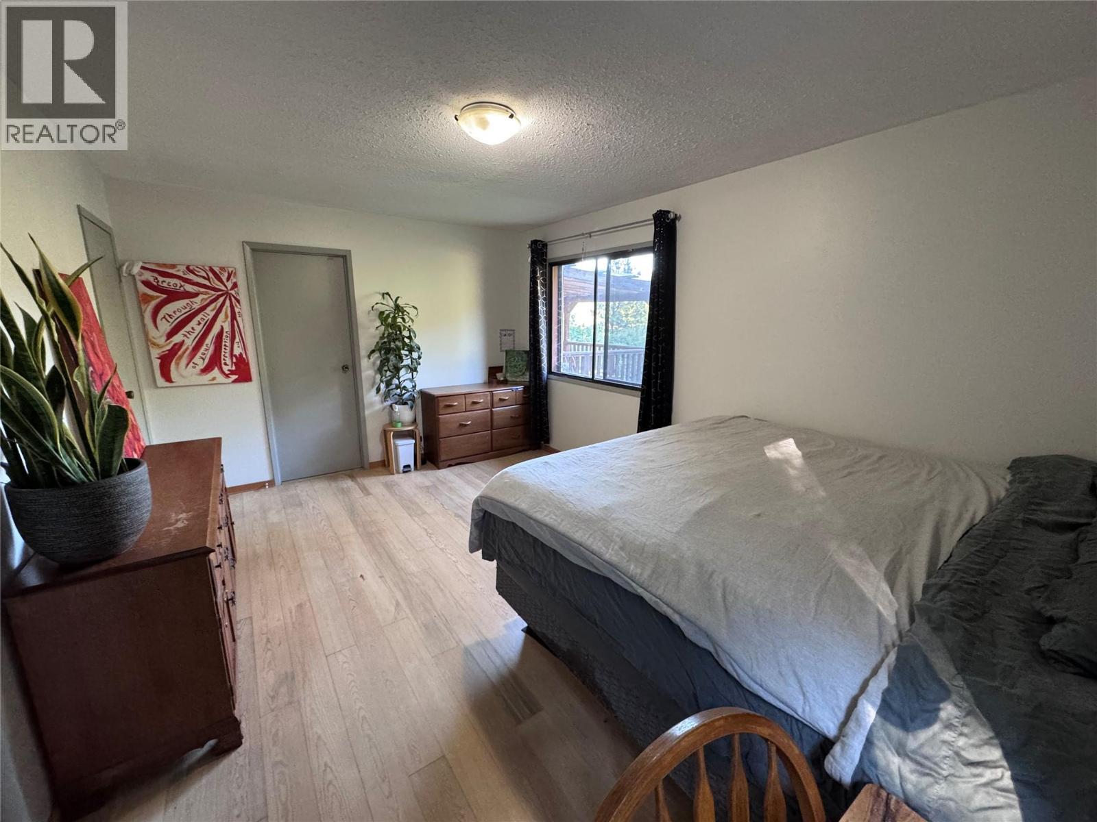 725 3 Highway, Cascade, BC