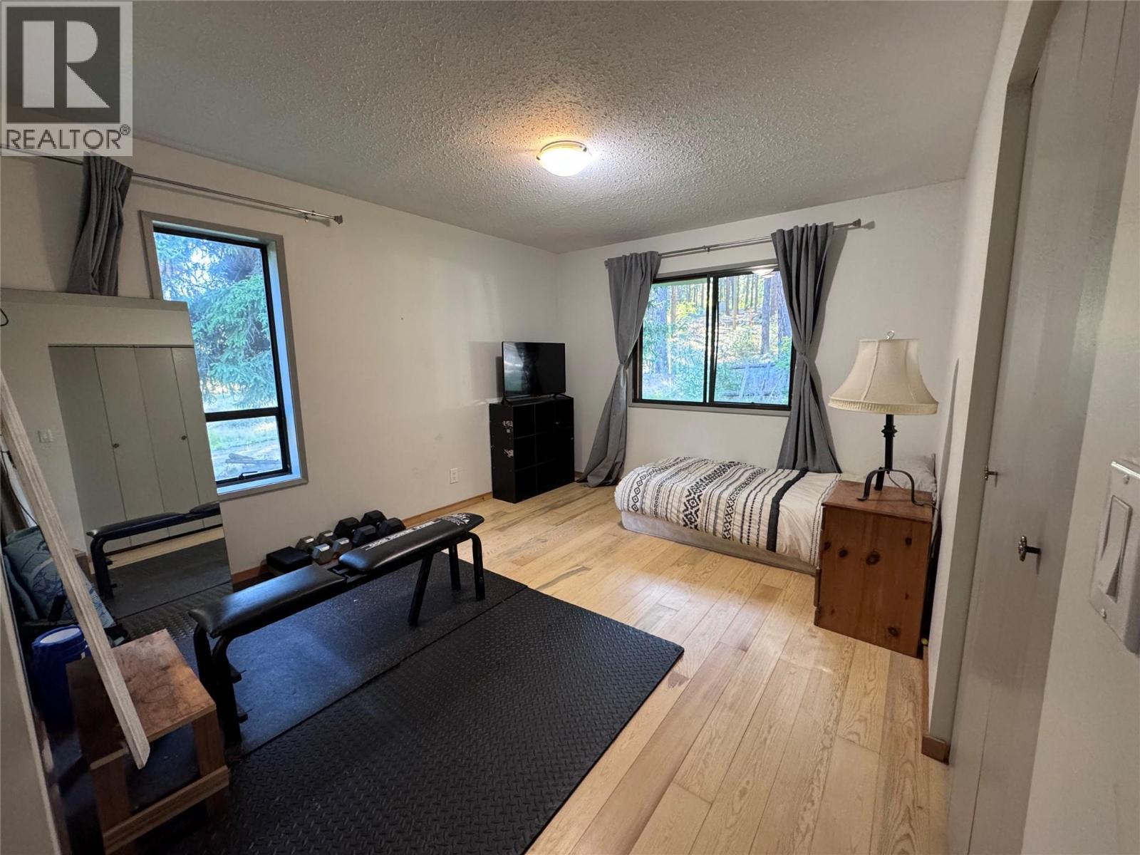 725 3 Highway, Cascade, BC