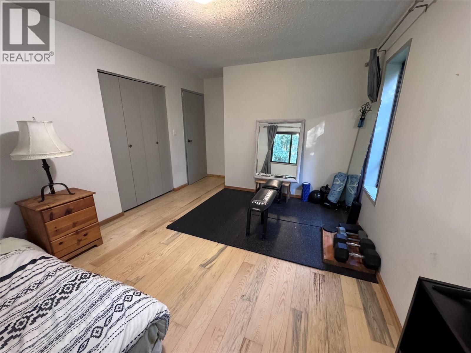 725 3 Highway, Cascade, BC