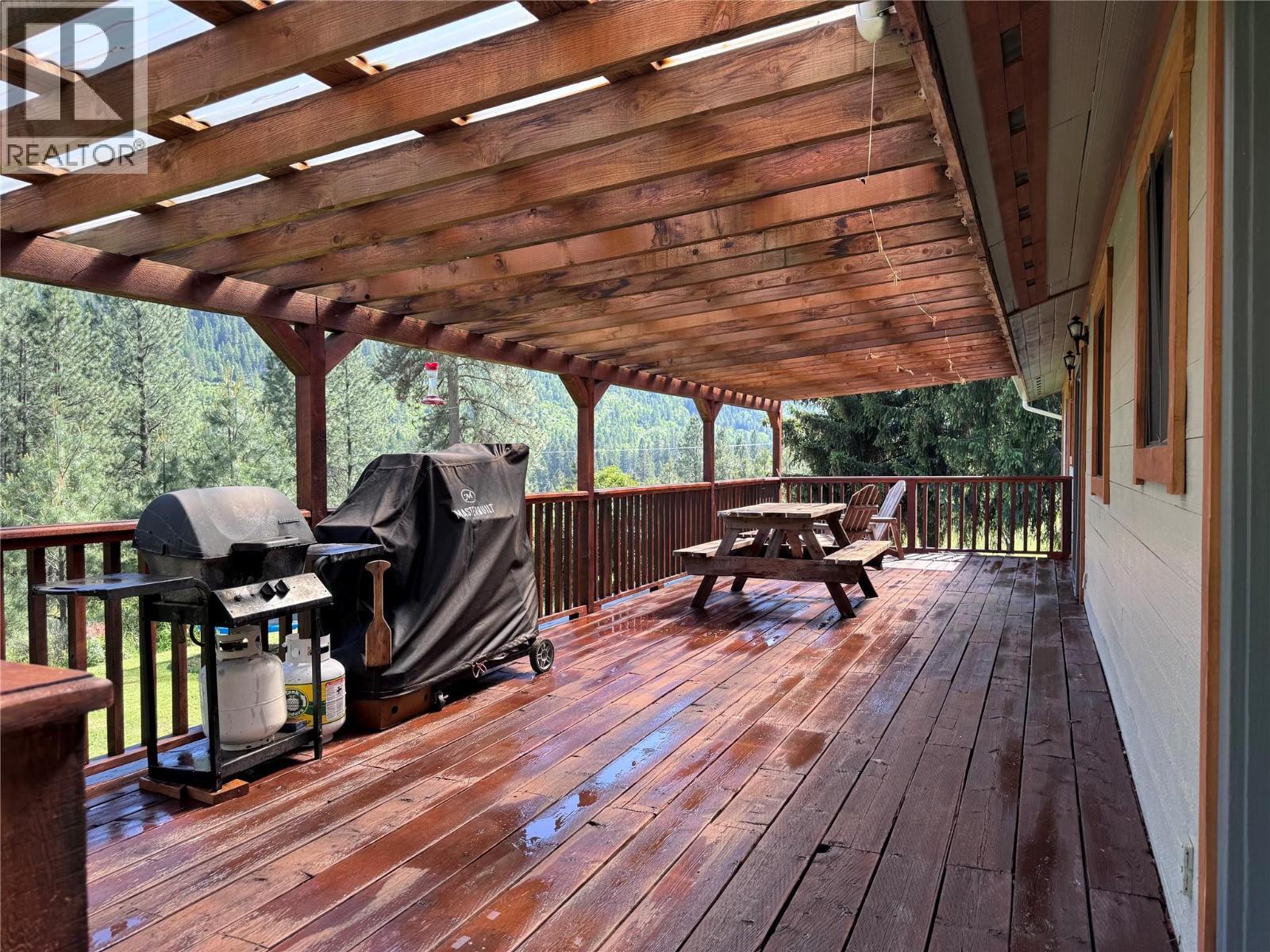 725 3 Highway, Cascade, BC