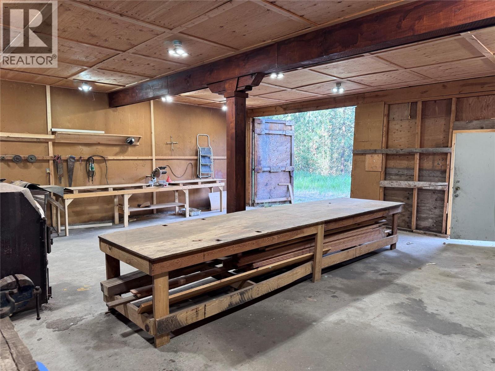 725 3 Highway, Cascade, BC