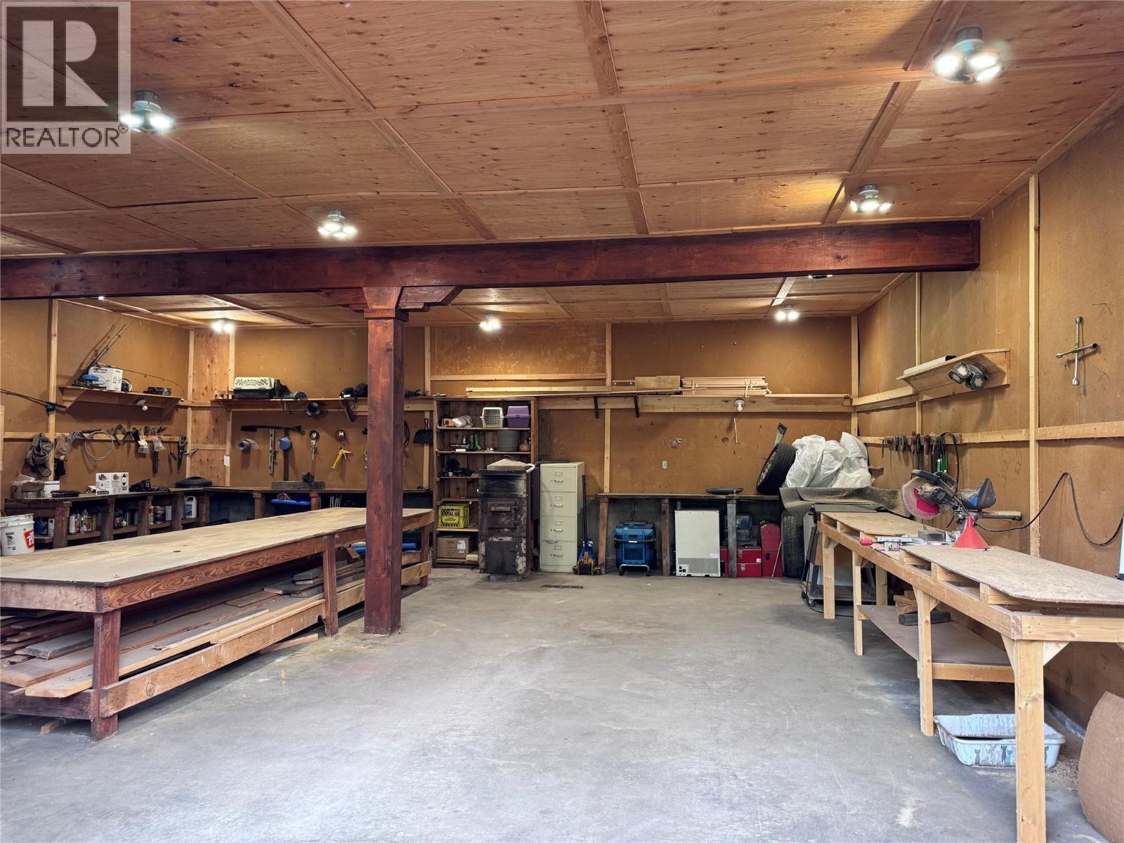 725 3 Highway, Cascade, BC