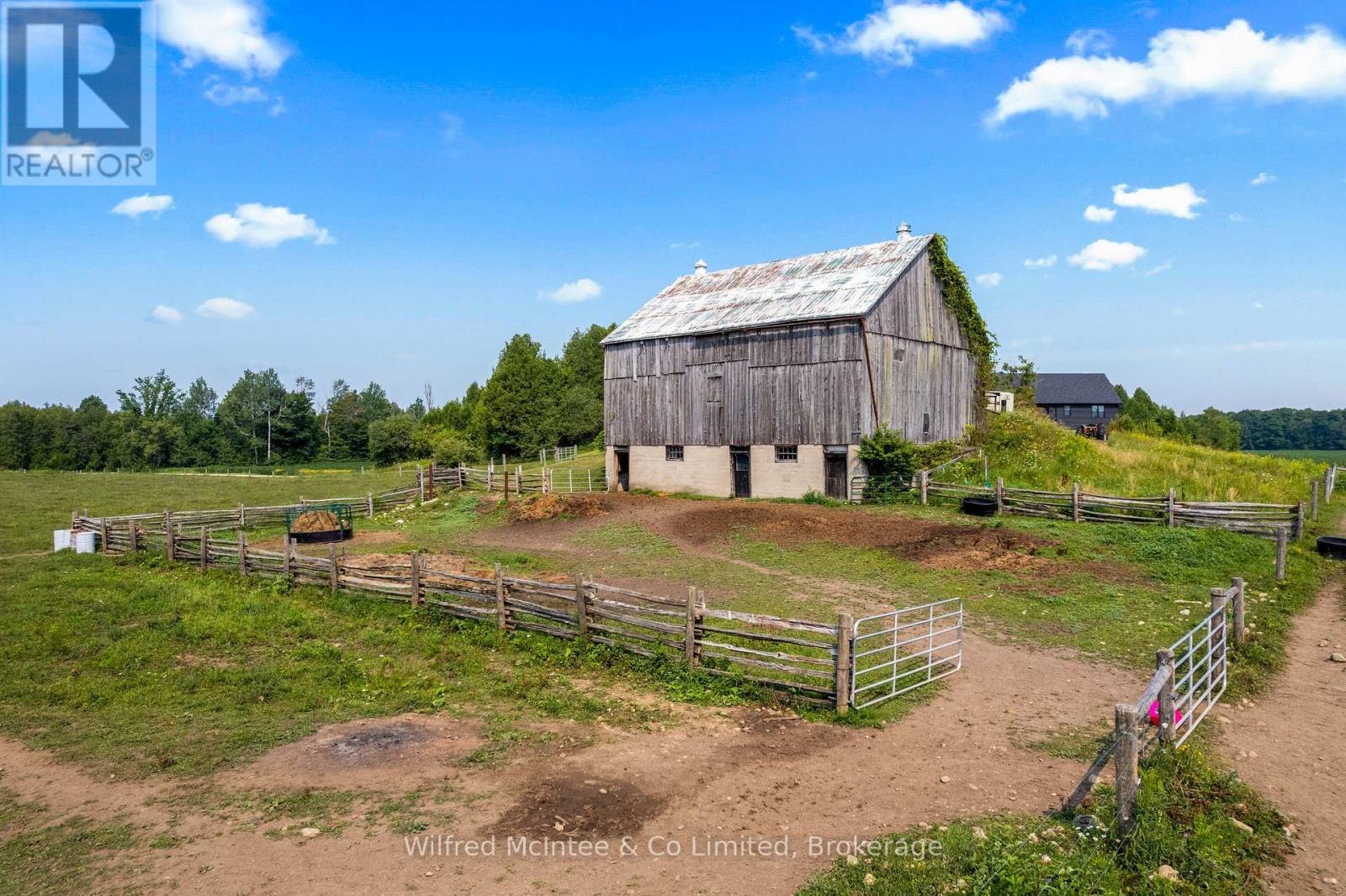 bank barn - 574461 Sideroad 40, West Grey, ON