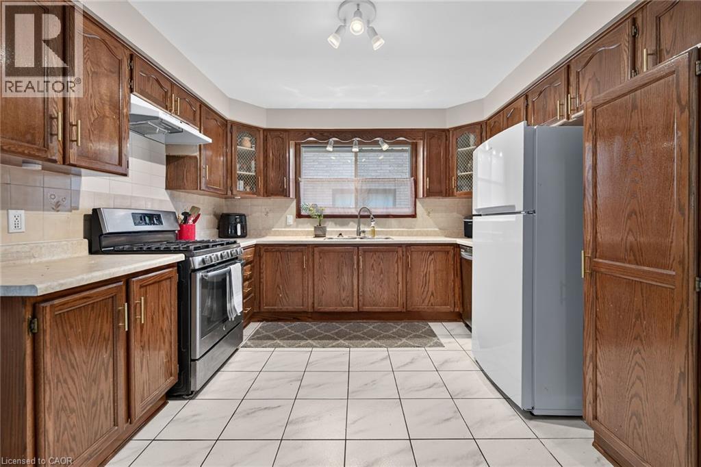 15 Ellen Avenue, Hamilton, ON
