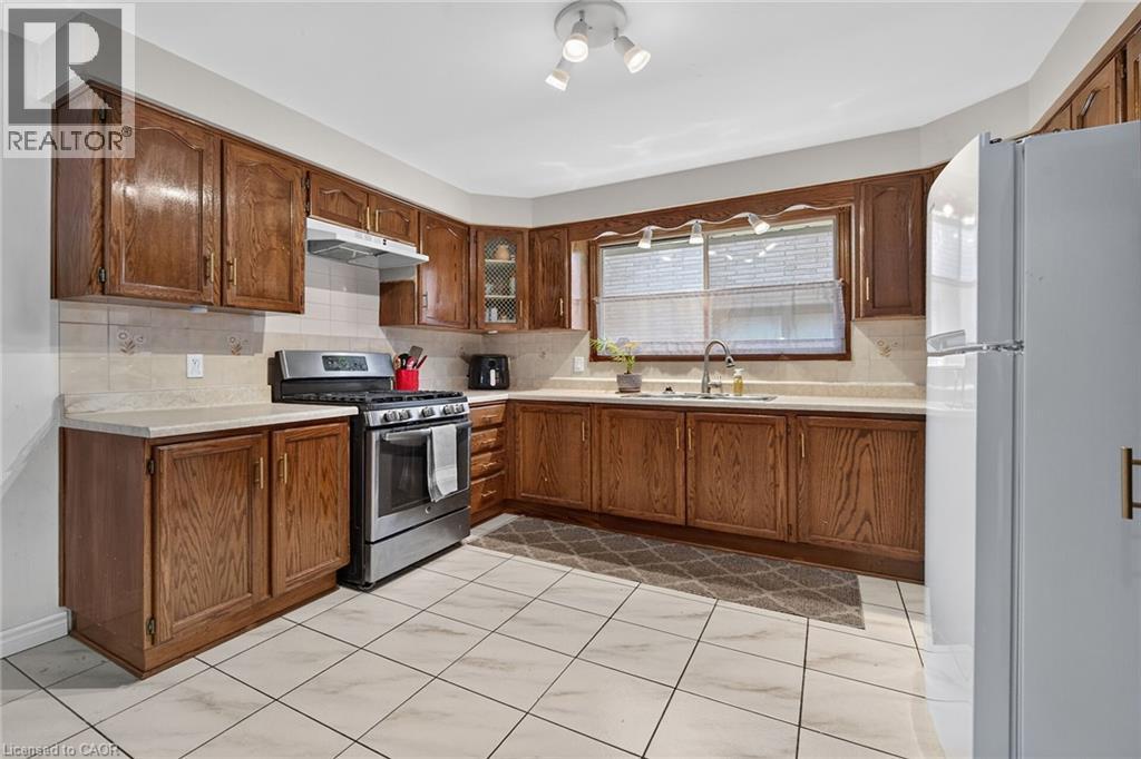 15 Ellen Avenue, Hamilton, ON
