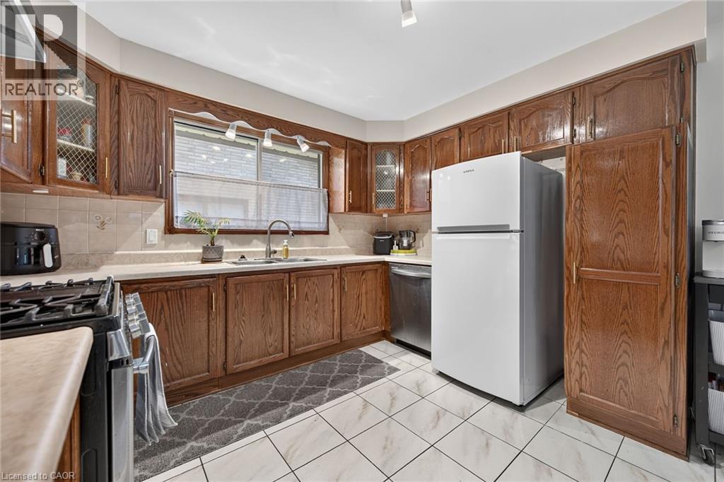 15 Ellen Avenue, Hamilton, ON