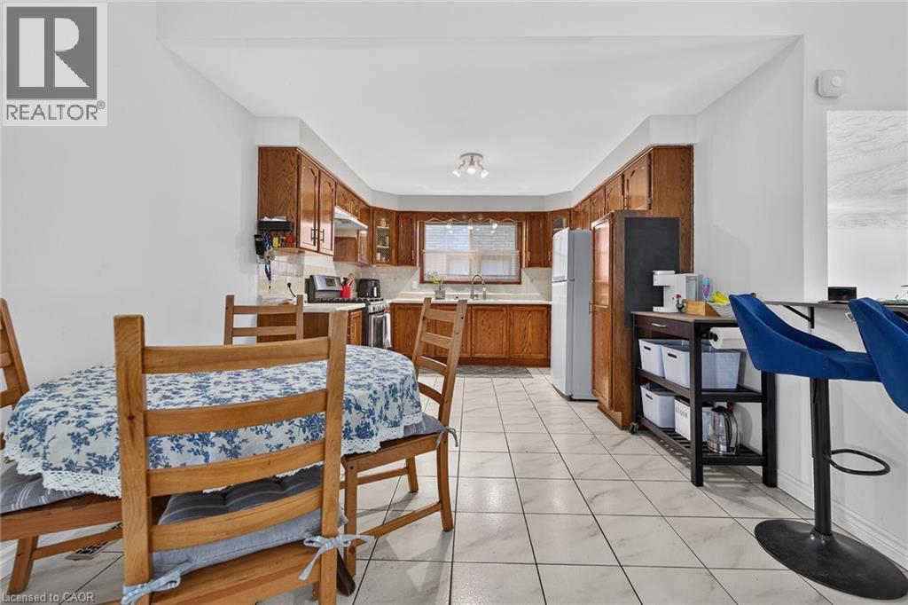 15 Ellen Avenue, Hamilton, ON