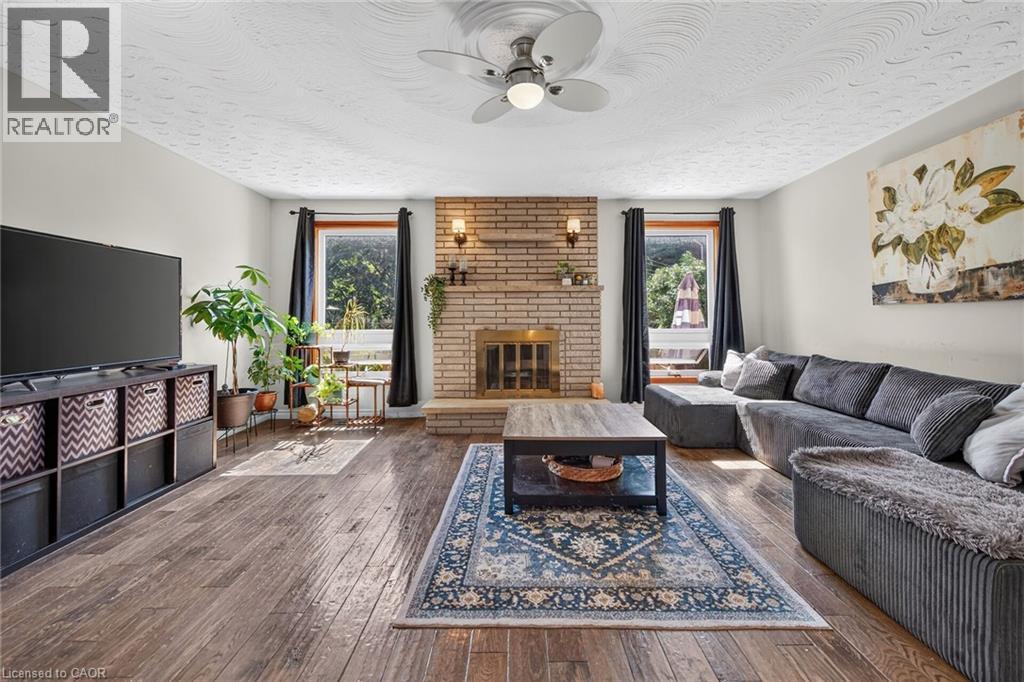 15 Ellen Avenue, Hamilton, ON
