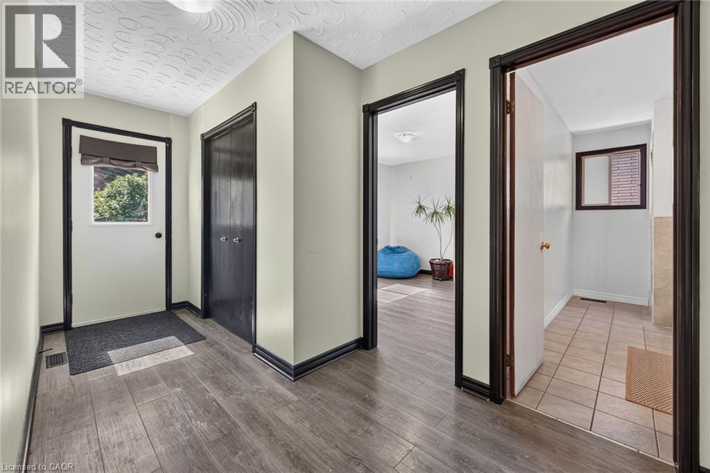 15 Ellen Avenue, Hamilton, ON