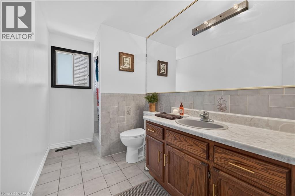 15 Ellen Avenue, Hamilton, ON