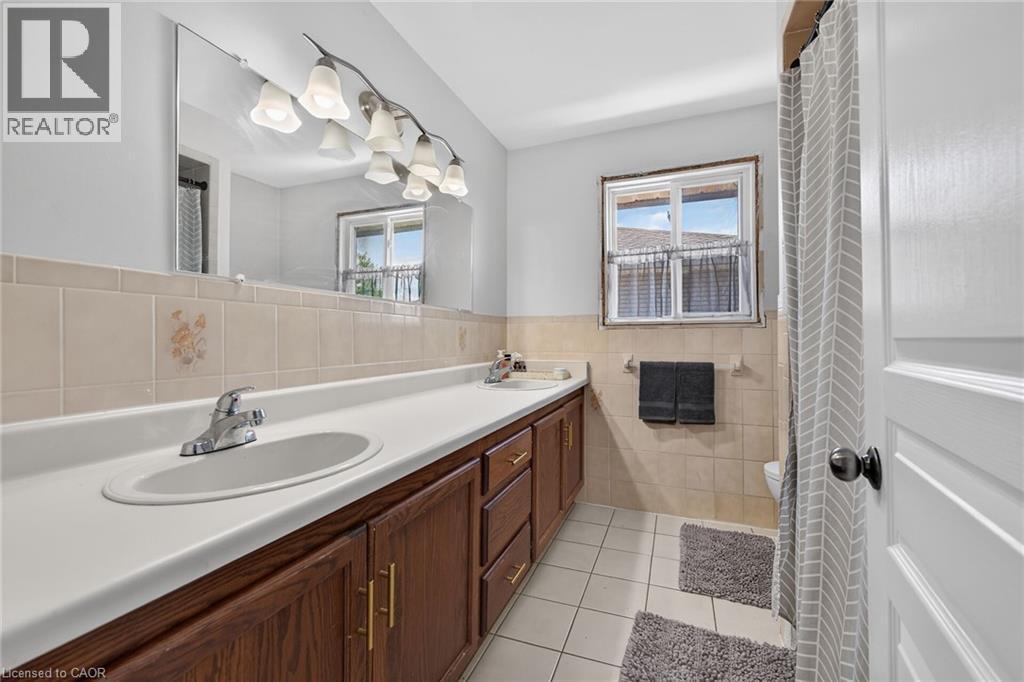15 Ellen Avenue, Hamilton, ON