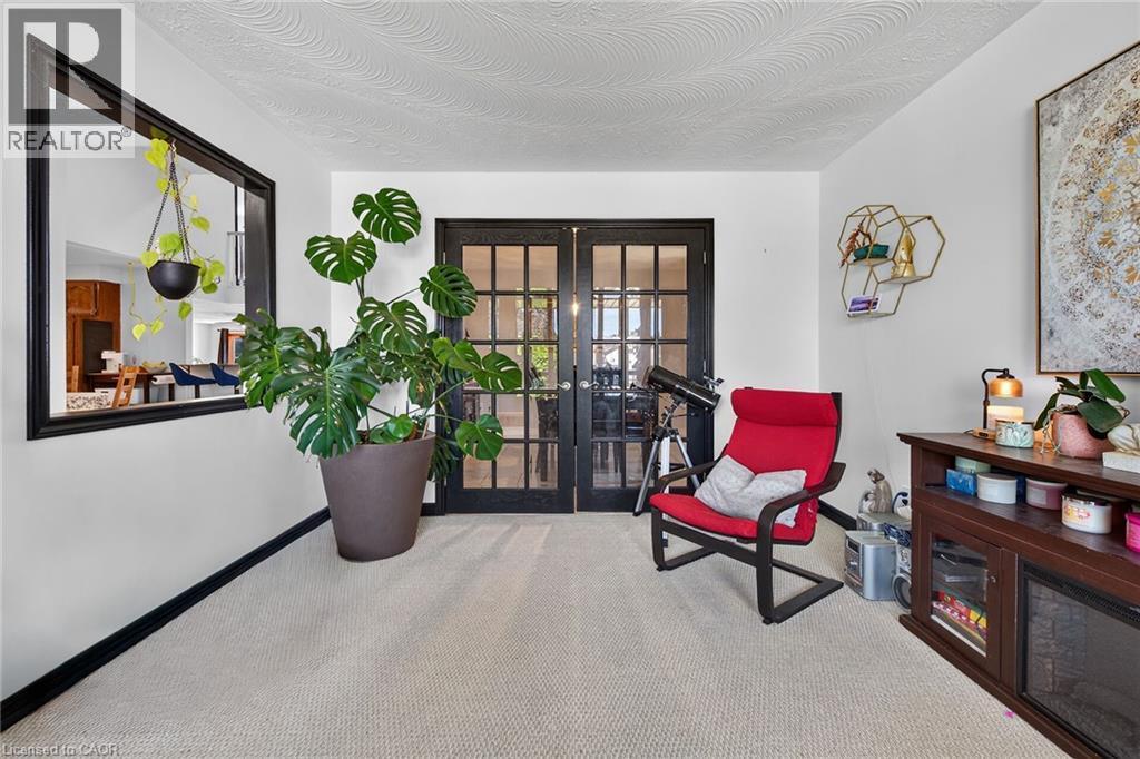 15 Ellen Avenue, Hamilton, ON