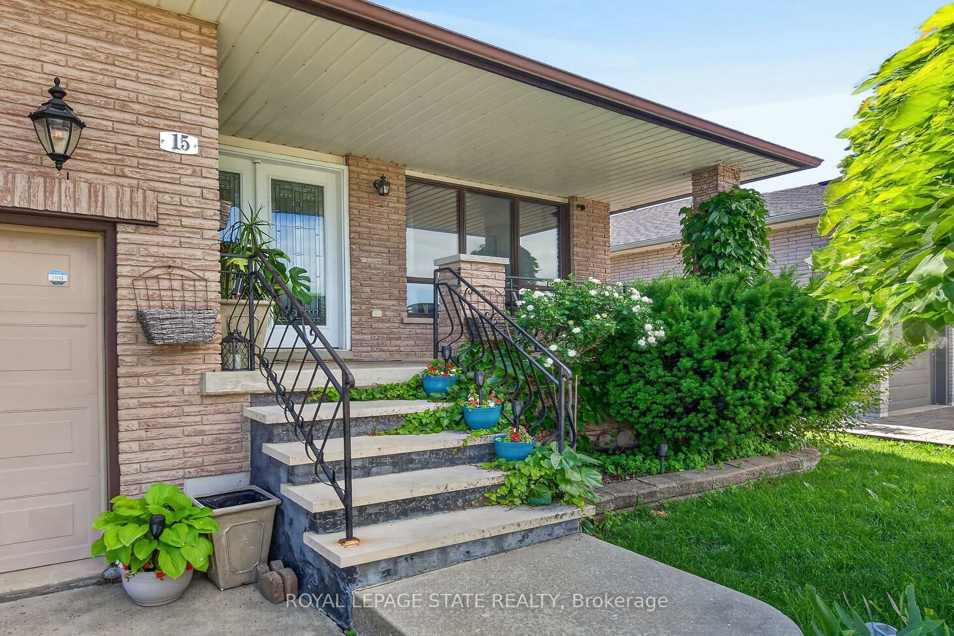 15 Ellen Avenue, Hamilton, ON