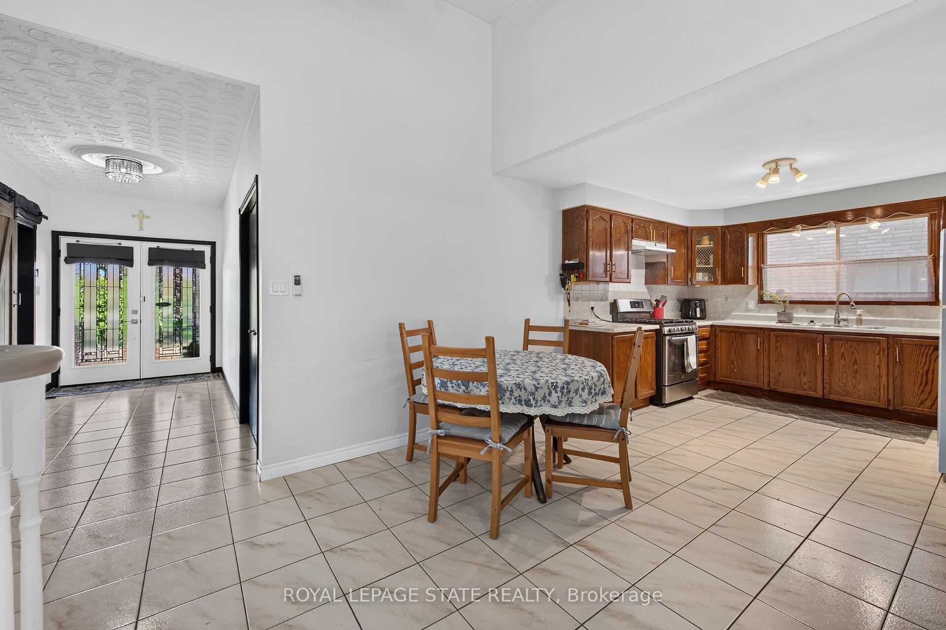 15 Ellen Avenue, Hamilton, ON