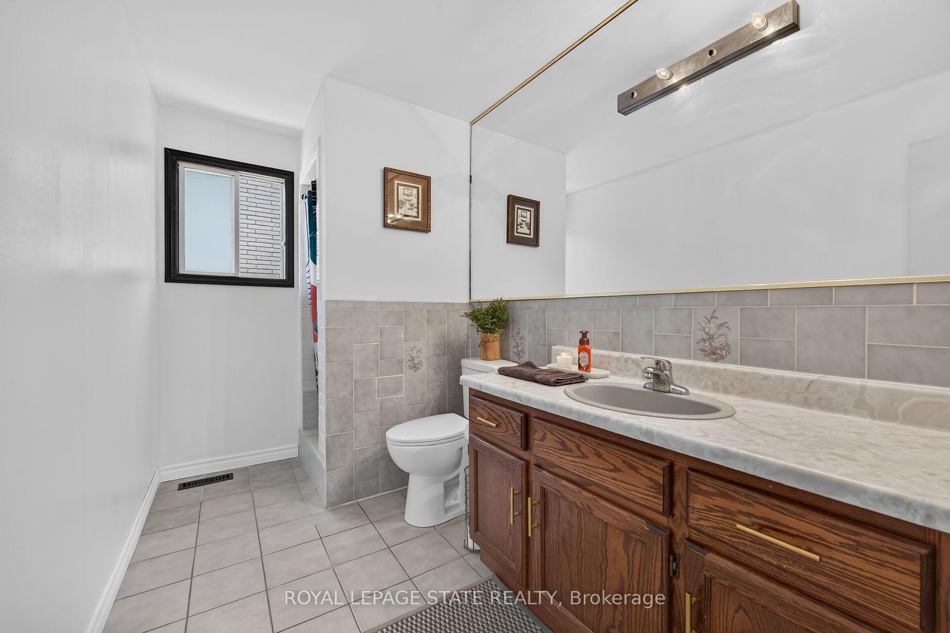 15 Ellen Avenue, Hamilton, ON