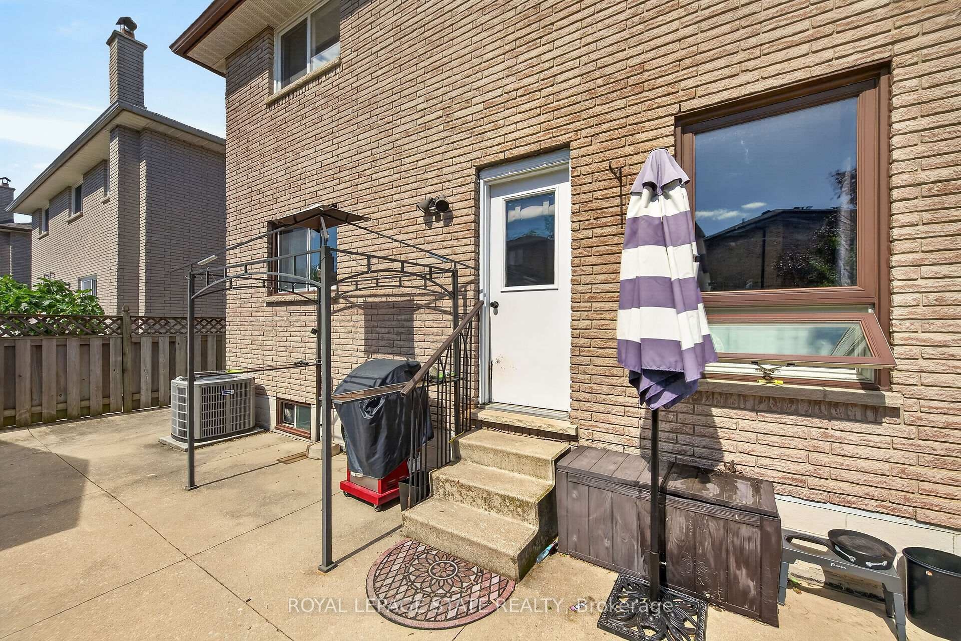 15 Ellen Avenue, Hamilton, ON