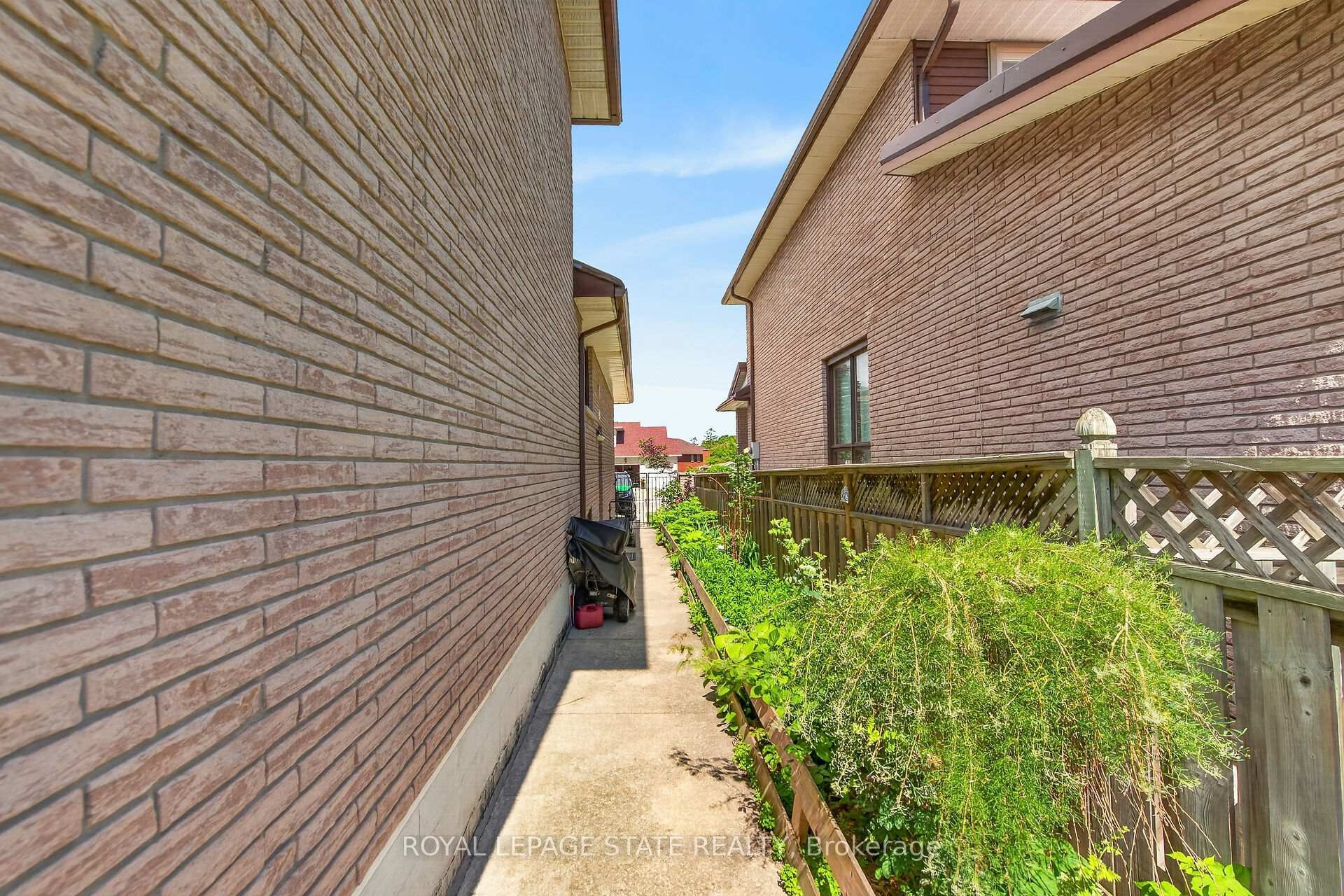 15 Ellen Avenue, Hamilton, ON