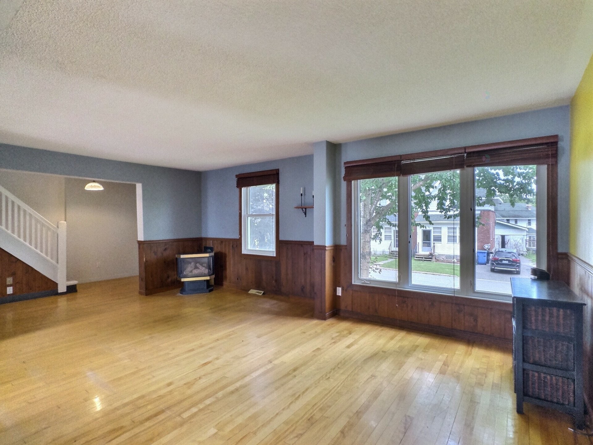 Living Room - 56 Rue Ketchen, Témiscaming, QC