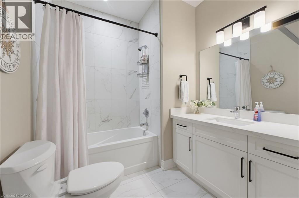 For your guests this home offers a beautiful appointed 4pc bath - 131 Craddock Boulevard, Haldimand, ON