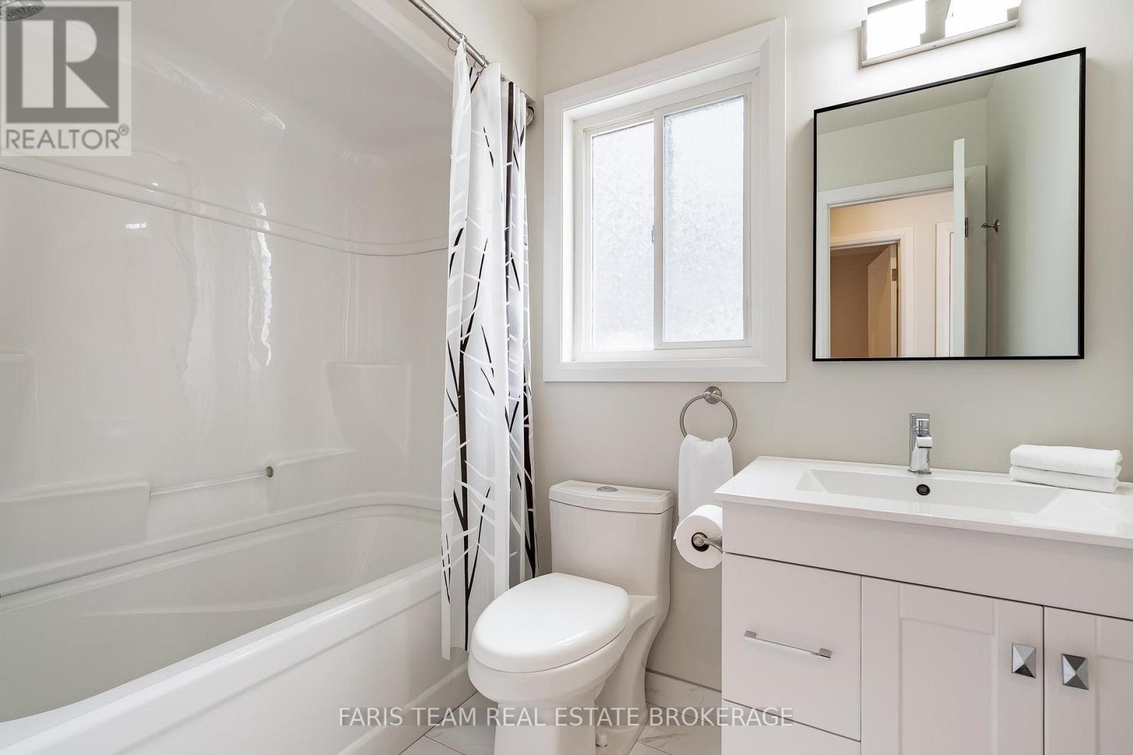 44 Hawthorne Crescent, Barrie, ON