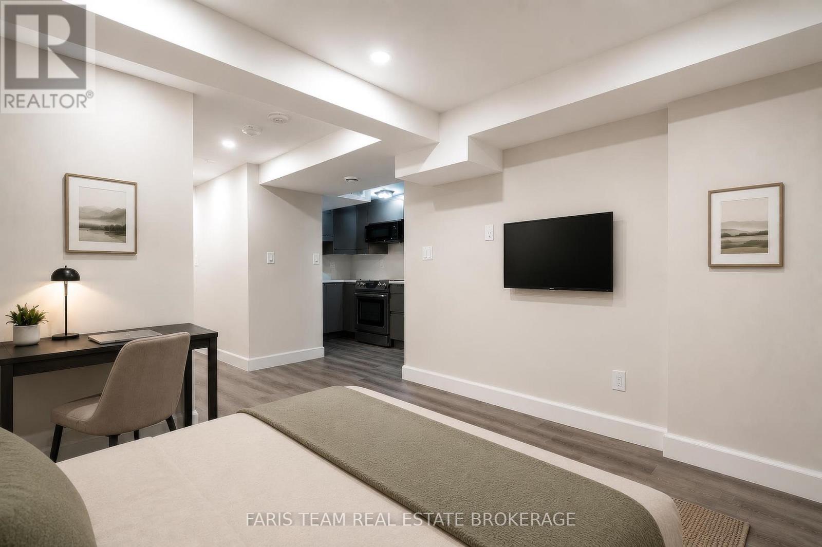*virtually staged - 44 Hawthorne Crescent, Barrie, ON