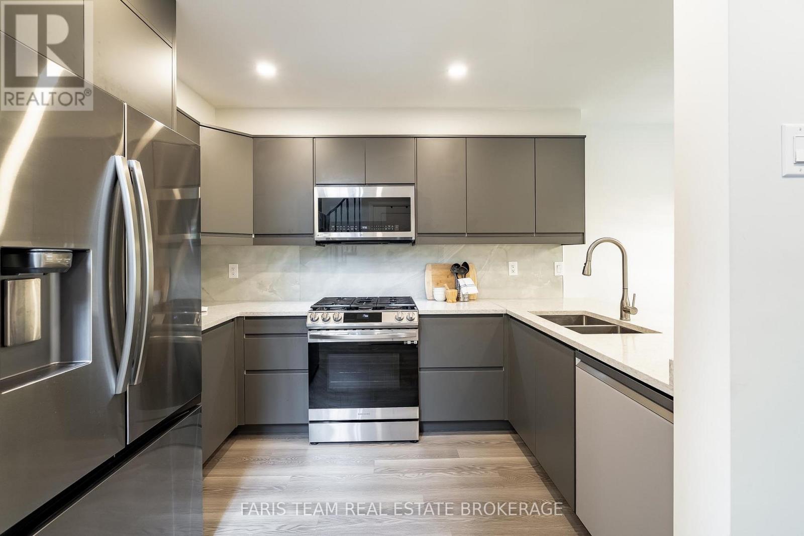 44 Hawthorne Crescent, Barrie, ON