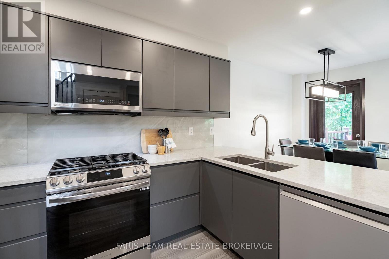 44 Hawthorne Crescent, Barrie, ON