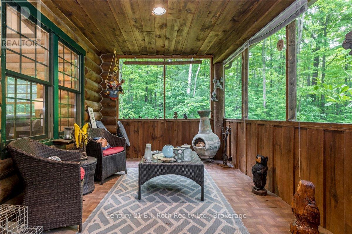 Screened 3 season porch - 650 Concession 3 Road W, Tiny, ON