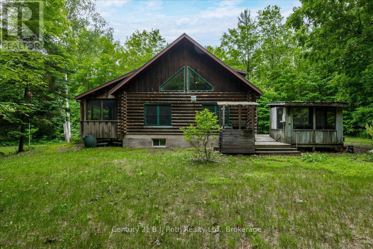 Side Yard - 650 Concession 3 Road W, Tiny, ON