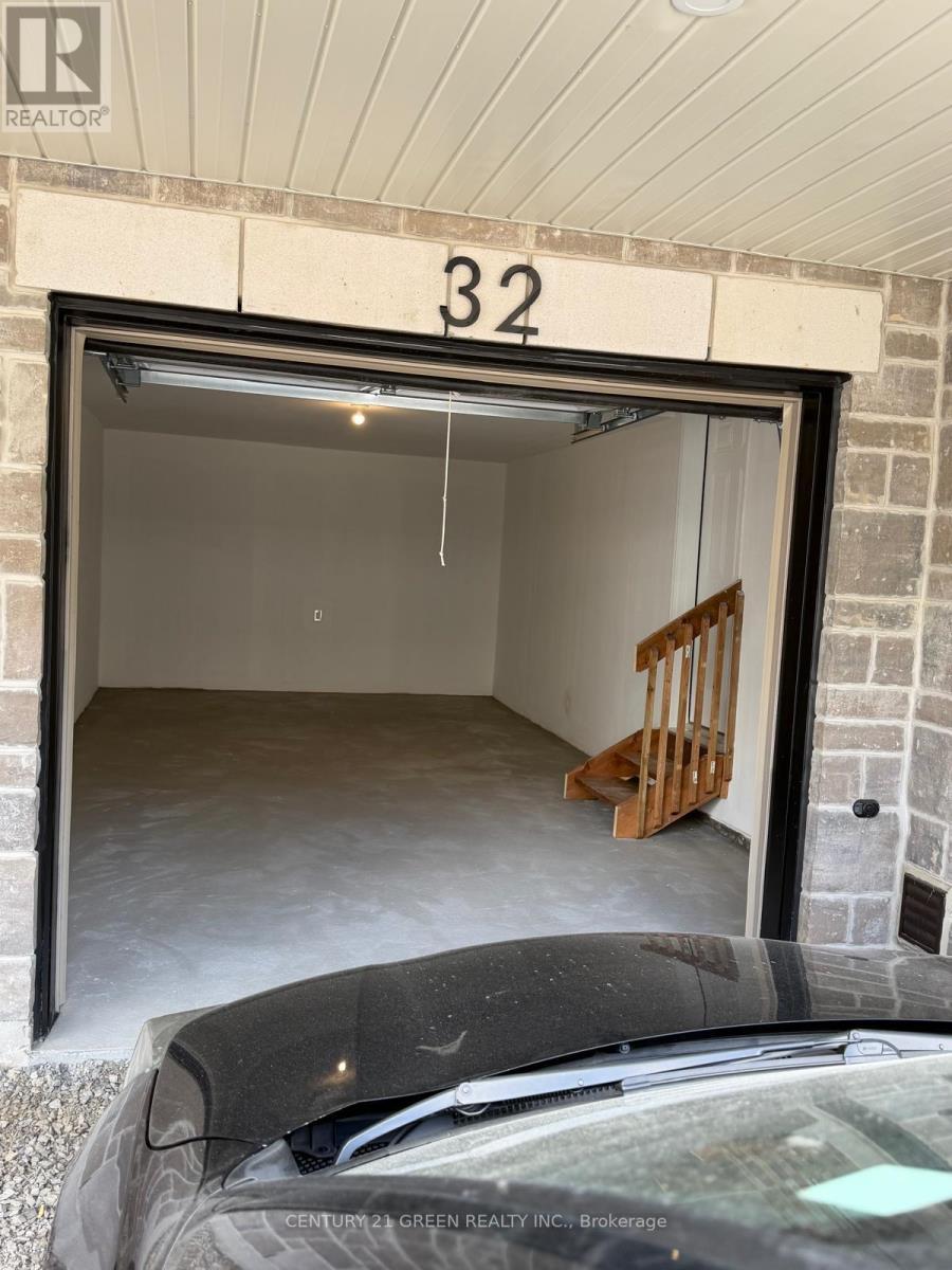 32 Canyon Drive, Kitchener, ON