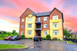 3-6100 Rue de Lusa Brossard, QC J4Y 0L8
