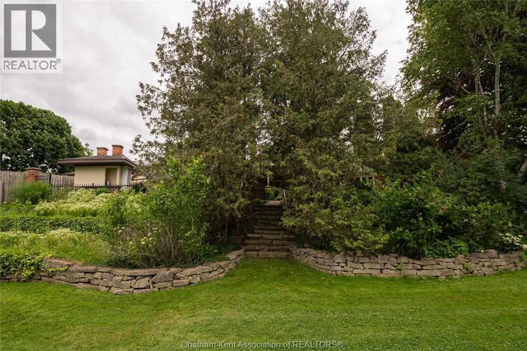 11 Algonquian Drive, Chatham, ON