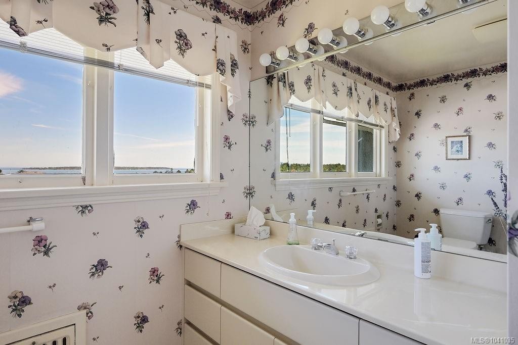 3565 Beach Dr, Oak Bay, BC