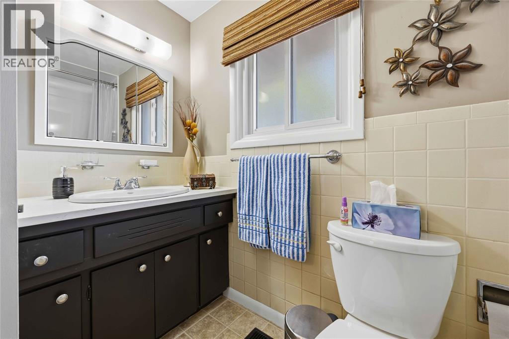 1021 Devine Street, Sarnia, ON