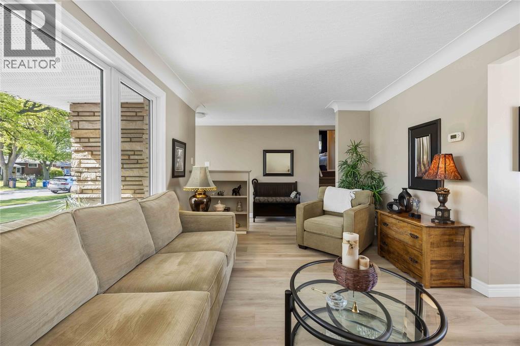 1021 Devine Street, Sarnia, ON