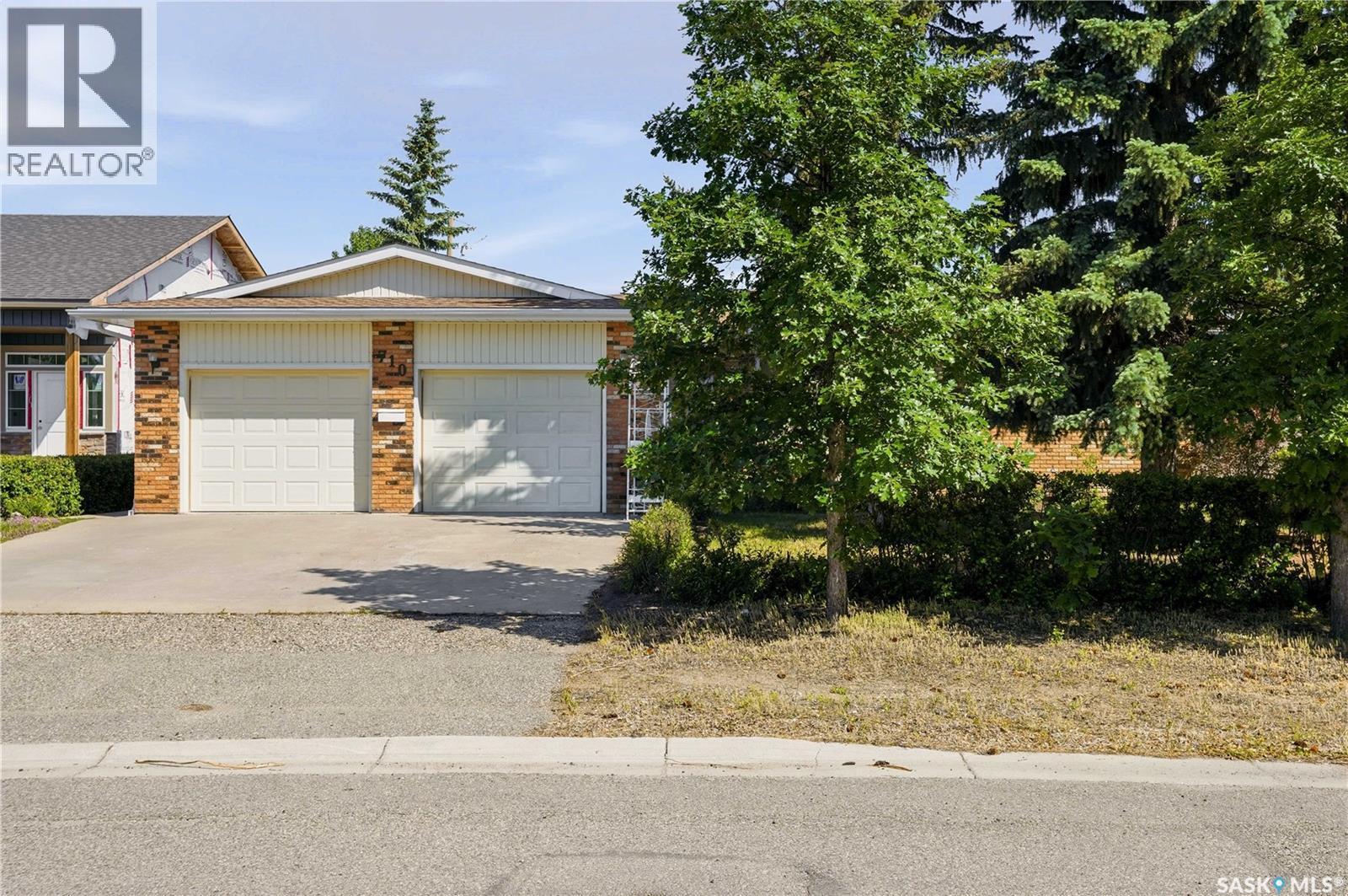 710 3Rd Avenue, Pilot Butte, SK