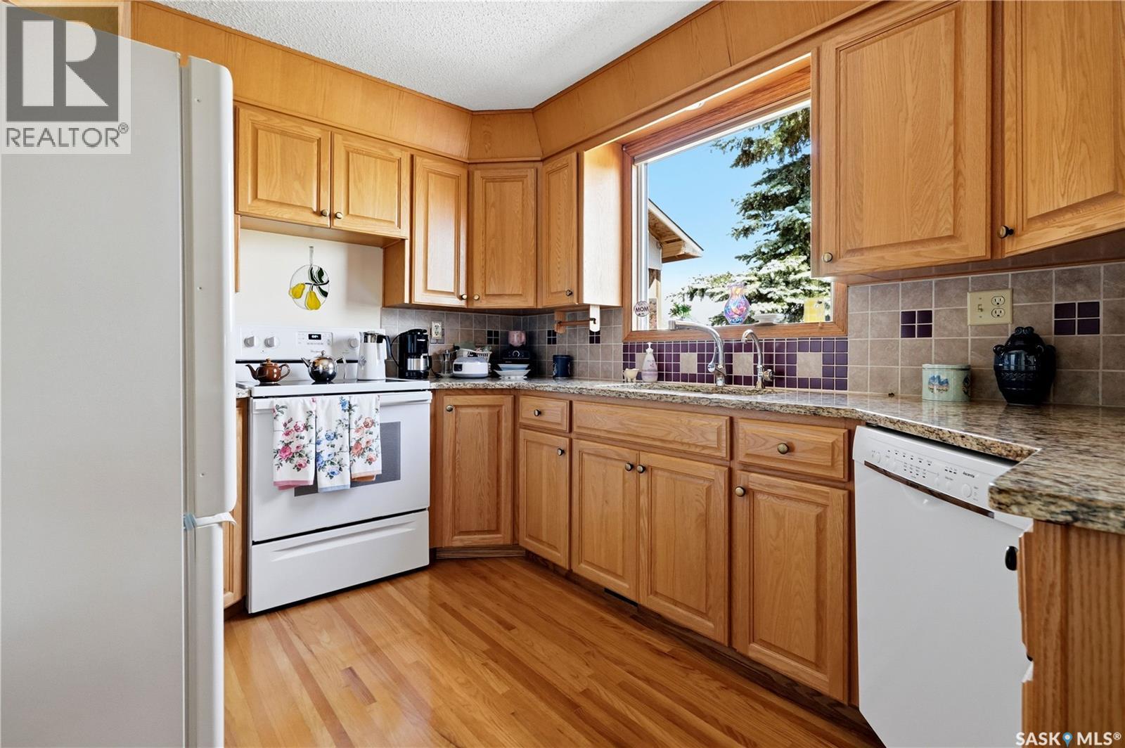 710 3Rd Avenue, Pilot Butte, SK