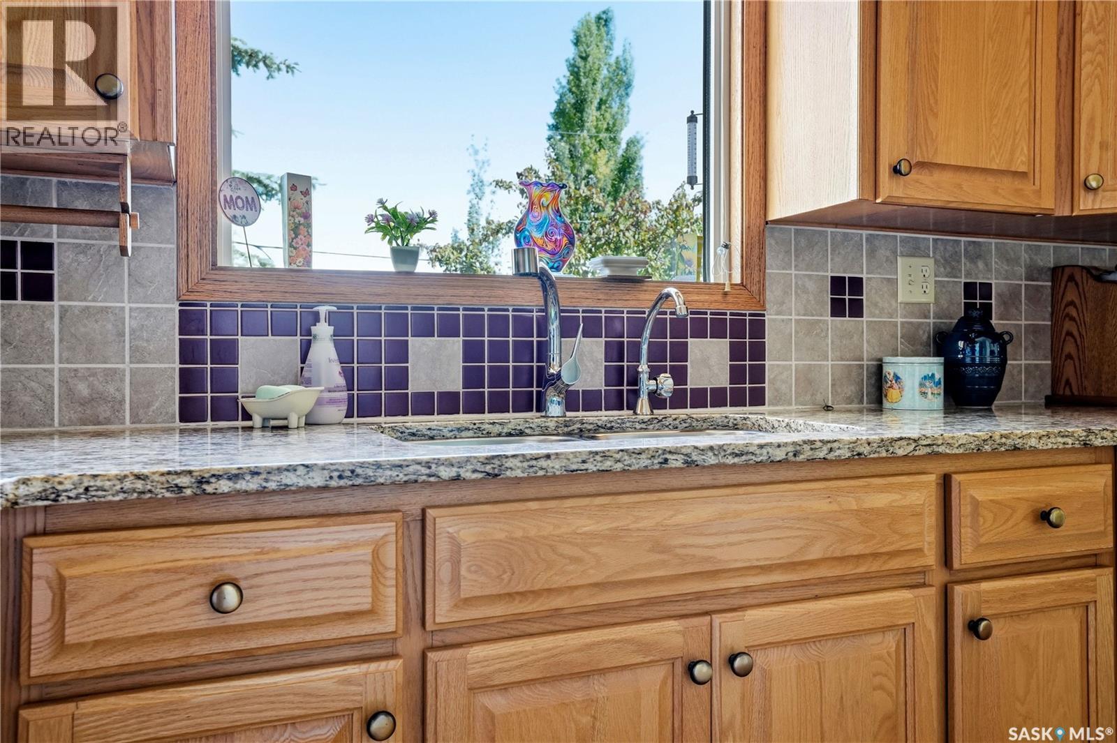 710 3Rd Avenue, Pilot Butte, SK