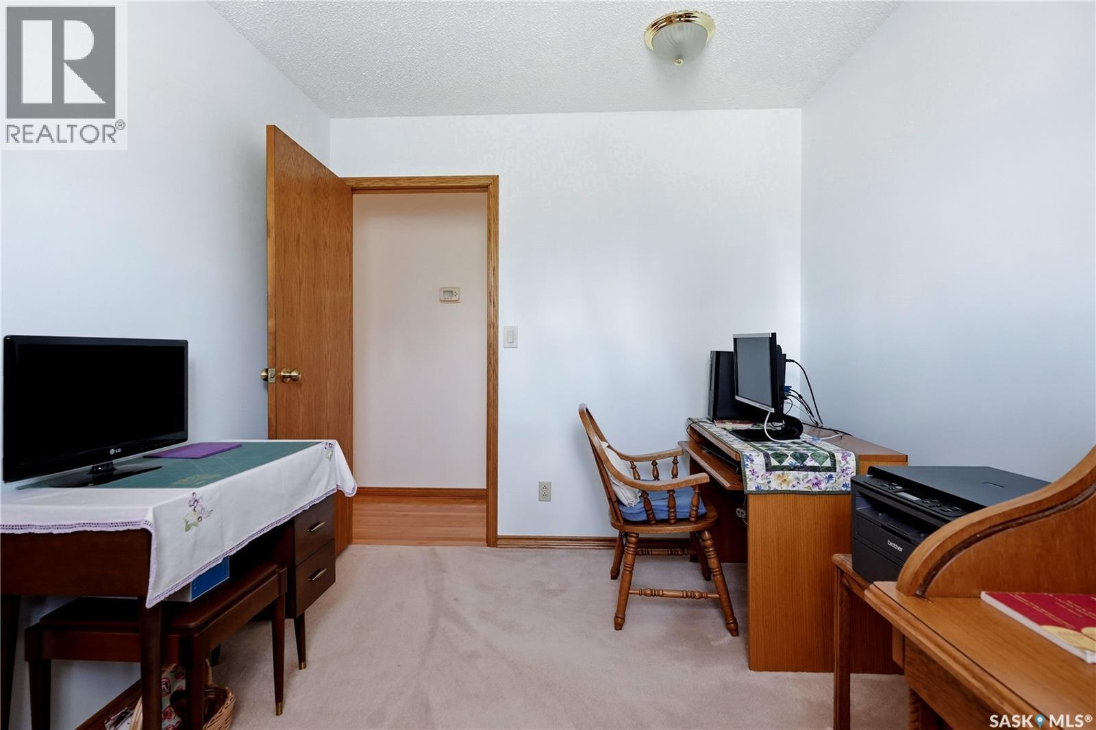 710 3Rd Avenue, Pilot Butte, SK
