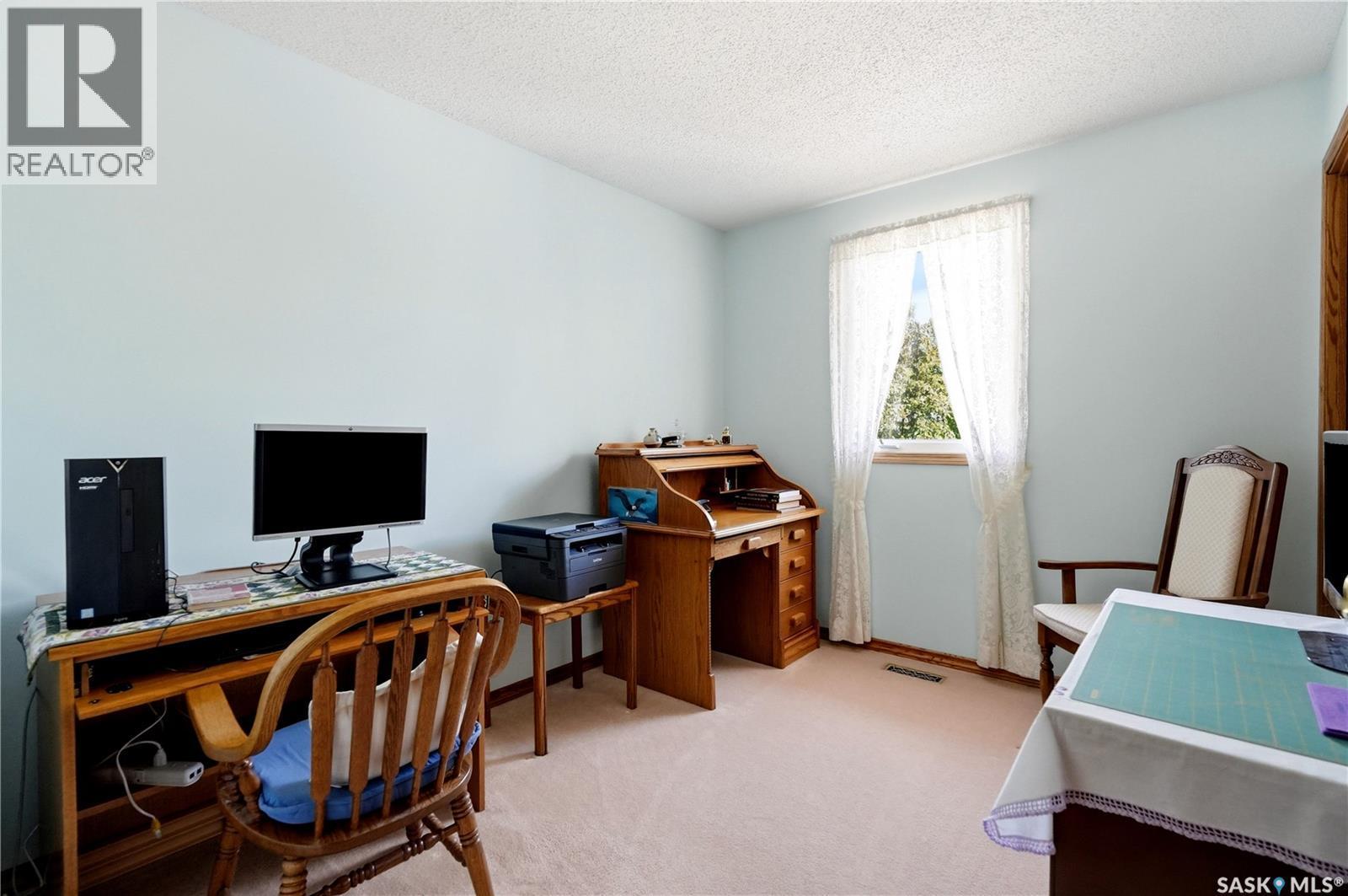 710 3Rd Avenue, Pilot Butte, SK